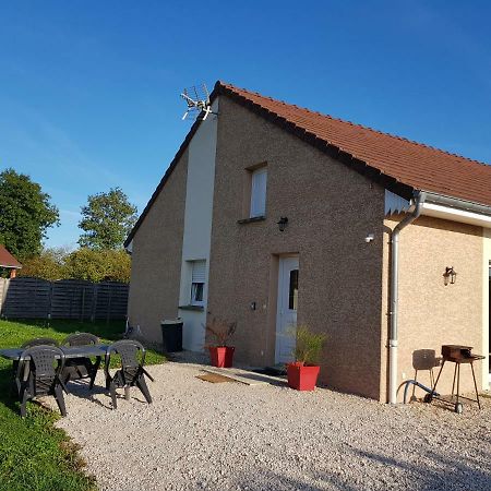 Gite Le Petit Pied-A-Terre La Chapelle-Saint-Sauveur  Exteriör bild