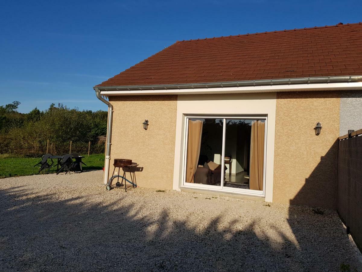 Gite Le Petit Pied-A-Terre La Chapelle-Saint-Sauveur  Exteriör bild